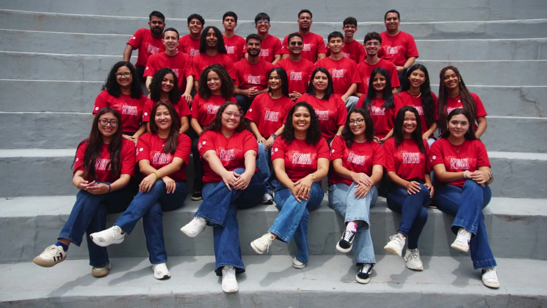 Missionários do Radical Minas de camiseta vermelha
